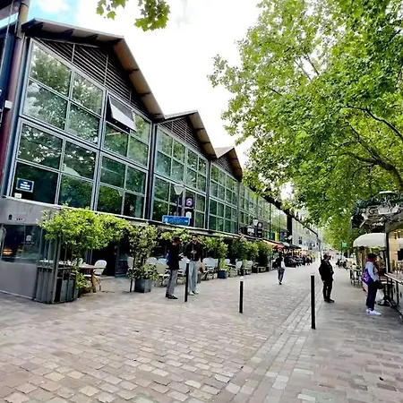 Spacious 2br Balcony And Ac شقة *